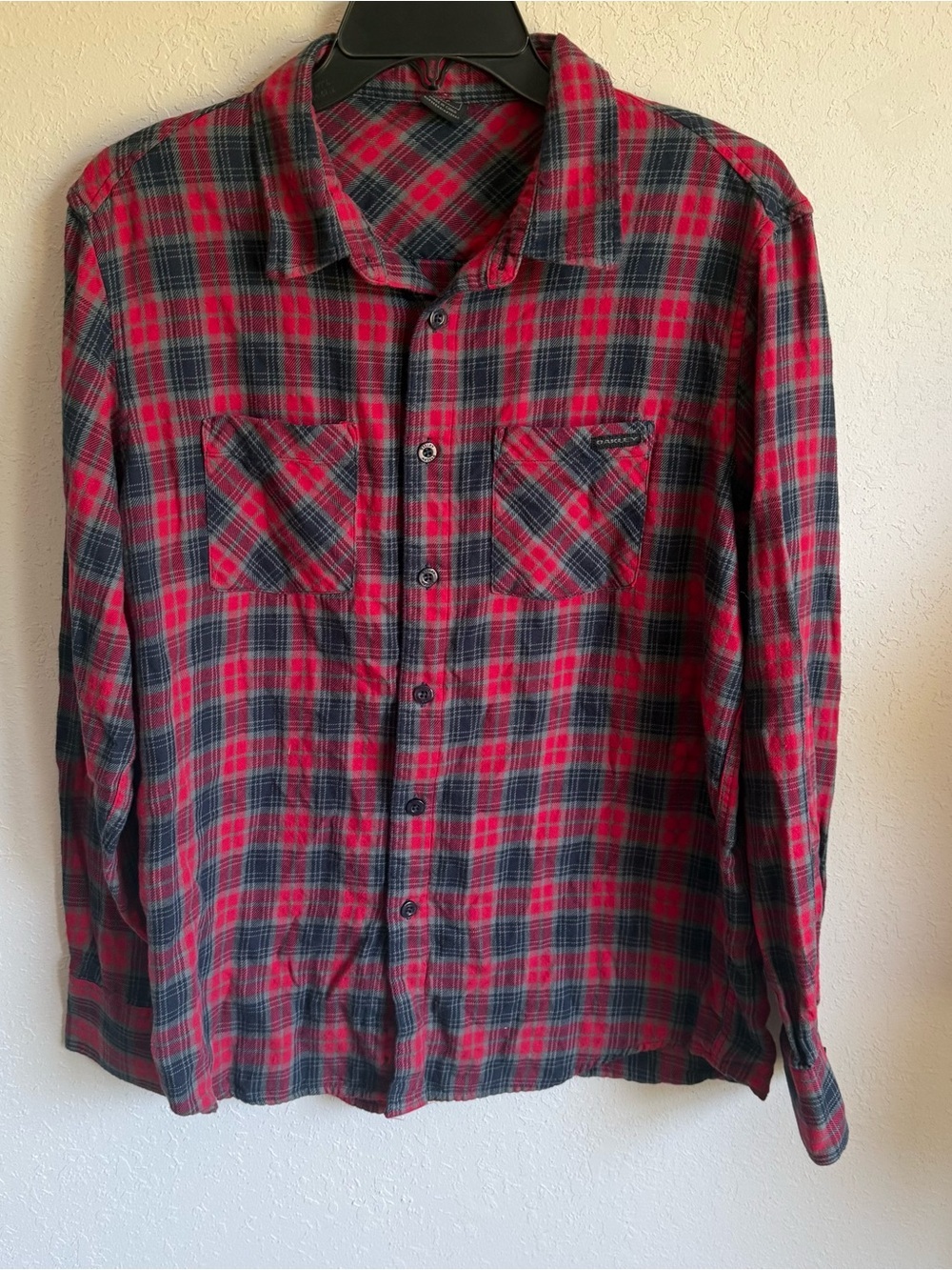 Men’s S Red and Black Oakley Flannel Cozy Fall Closet Staple Long Sleeve Shirt